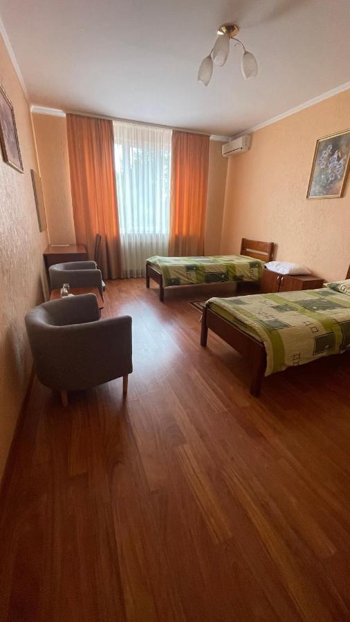 Yunist Hotel Ivano-Frankivsk Ngoại thất bức ảnh