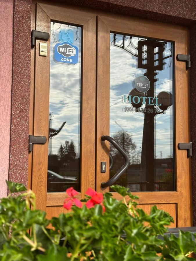 Yunist Hotel Ivano-Frankivsk Ngoại thất bức ảnh