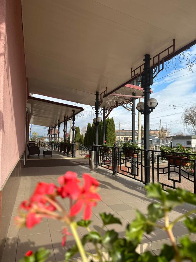 Yunist Hotel Ivano-Frankivsk Ngoại thất bức ảnh