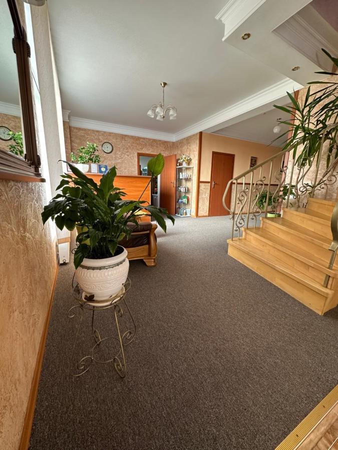 Yunist Hotel Ivano-Frankivsk Ngoại thất bức ảnh