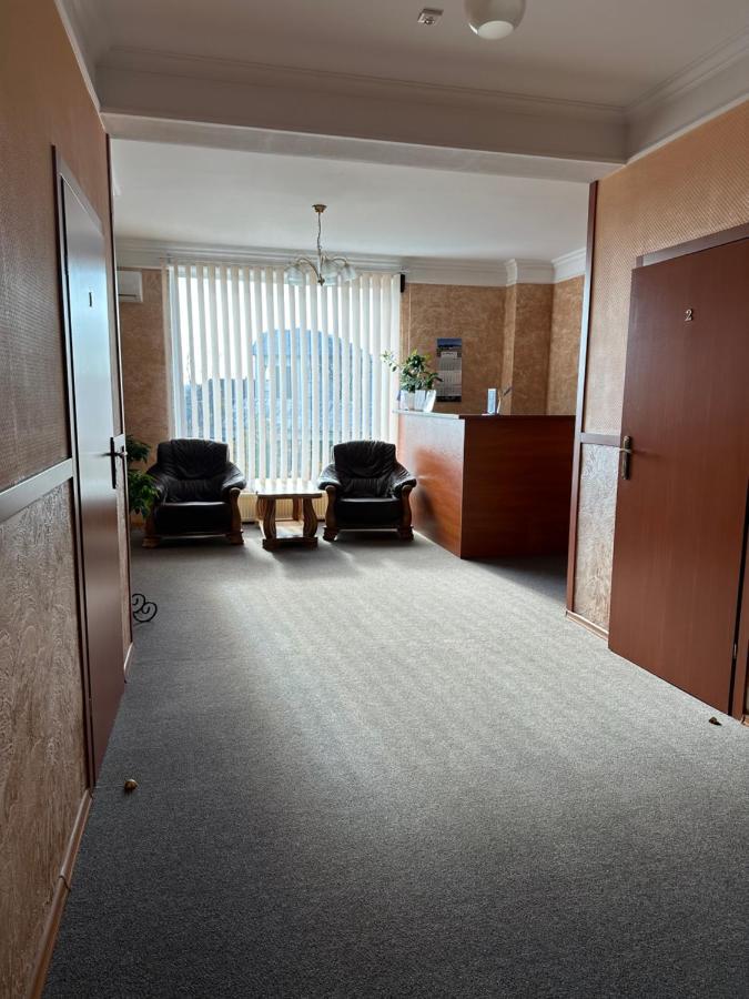 Yunist Hotel Ivano-Frankivsk Ngoại thất bức ảnh
