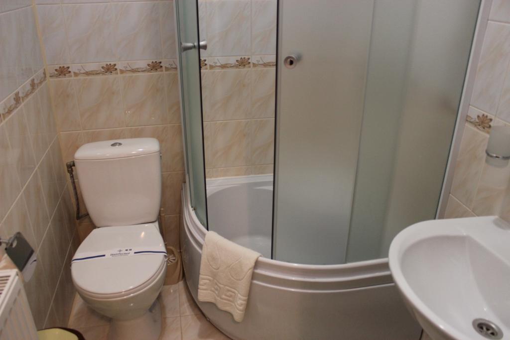 Yunist Hotel Ivano-Frankivsk Phòng bức ảnh