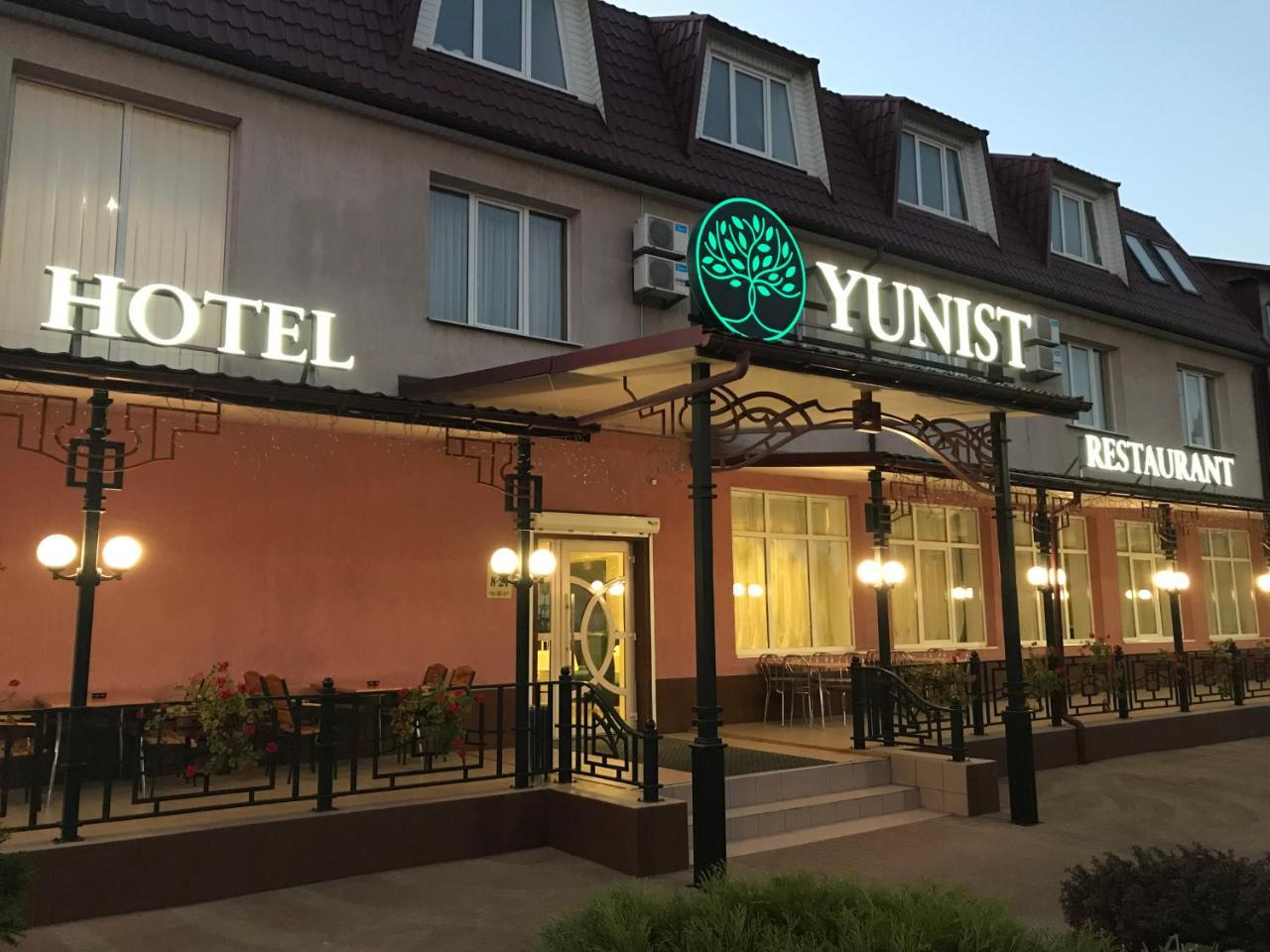 Yunist Hotel Ivano-Frankivsk Ngoại thất bức ảnh